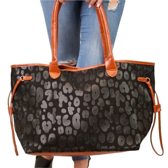 Black Weekend Tote/ carry on Bag/Animal Print Shoulder handbag- NWT - Picture 1 of 8